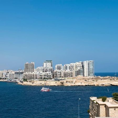 Vallettastay - Harbor View Gem -Sea View 2 Bed Apt Exteriör bild