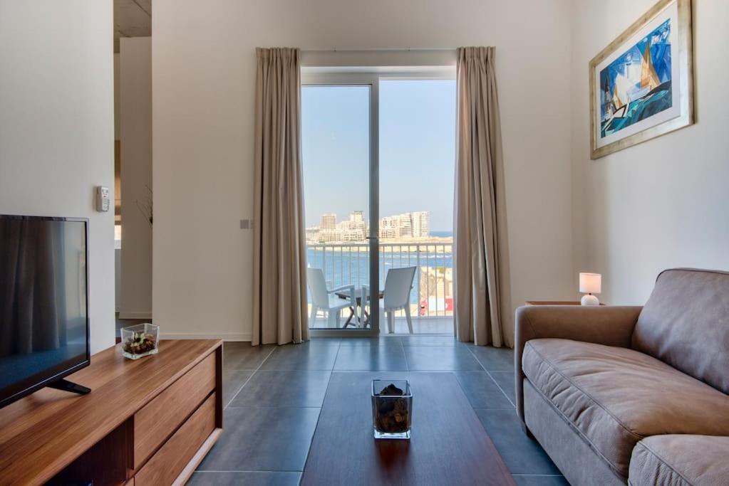 Vallettastay - Harbor View Gem -Sea View 2 Bed Apt Exteriör bild