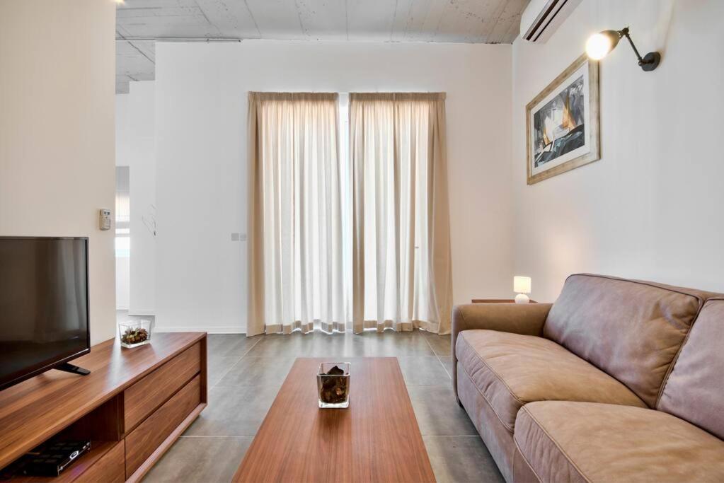 Vallettastay - Harbor View Gem -Sea View 2 Bed Apt Exteriör bild