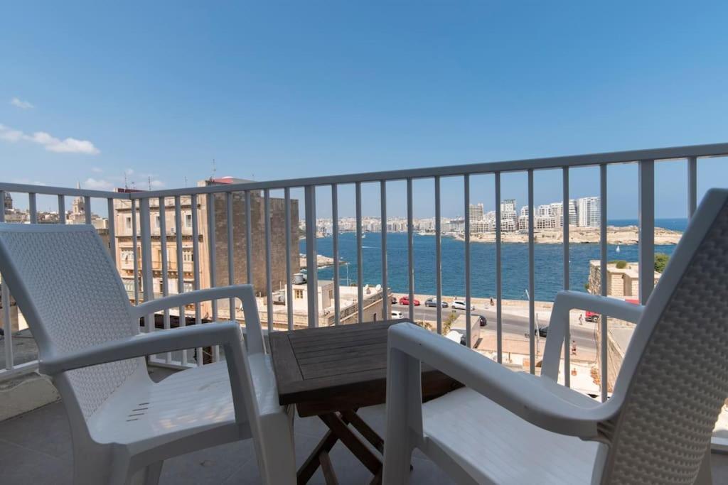 Vallettastay - Harbor View Gem -Sea View 2 Bed Apt Exteriör bild